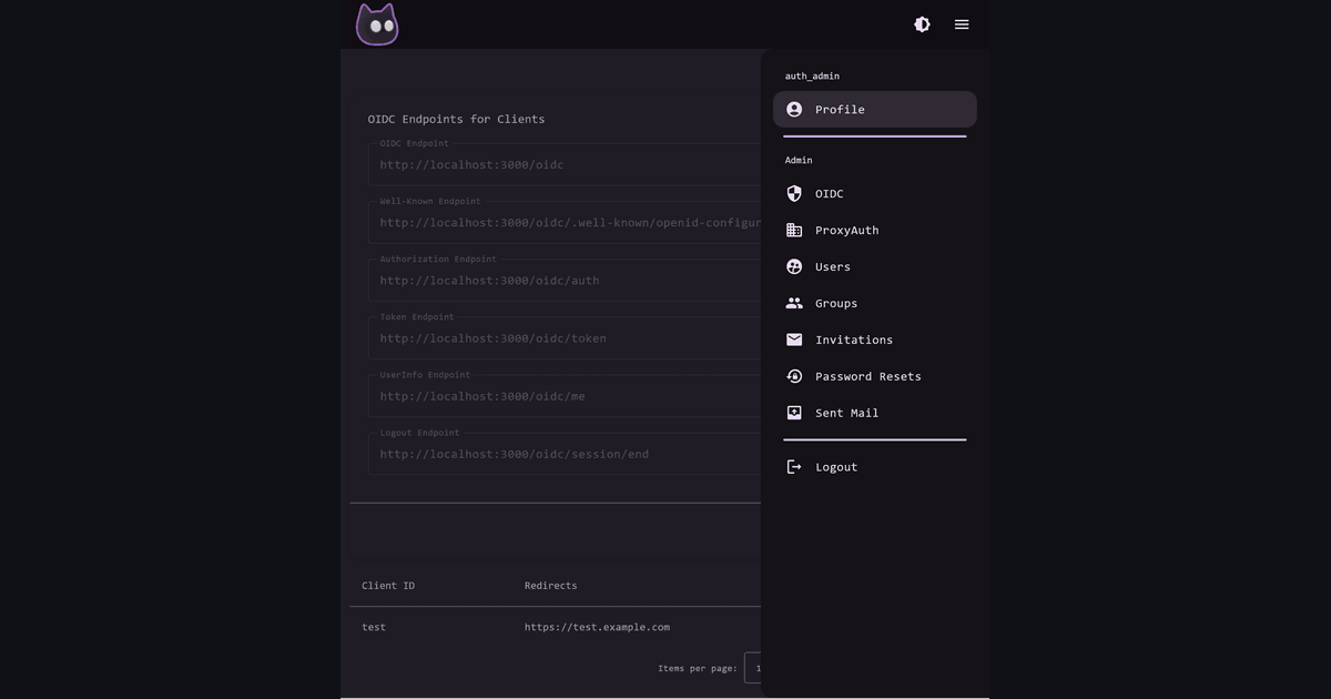 Panel de administración de VoidAuth con el menú lateral abierto sobre fondo oscuro