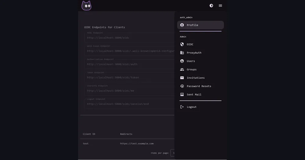 Panel de administración de VoidAuth con el menú lateral abierto sobre fondo oscuro